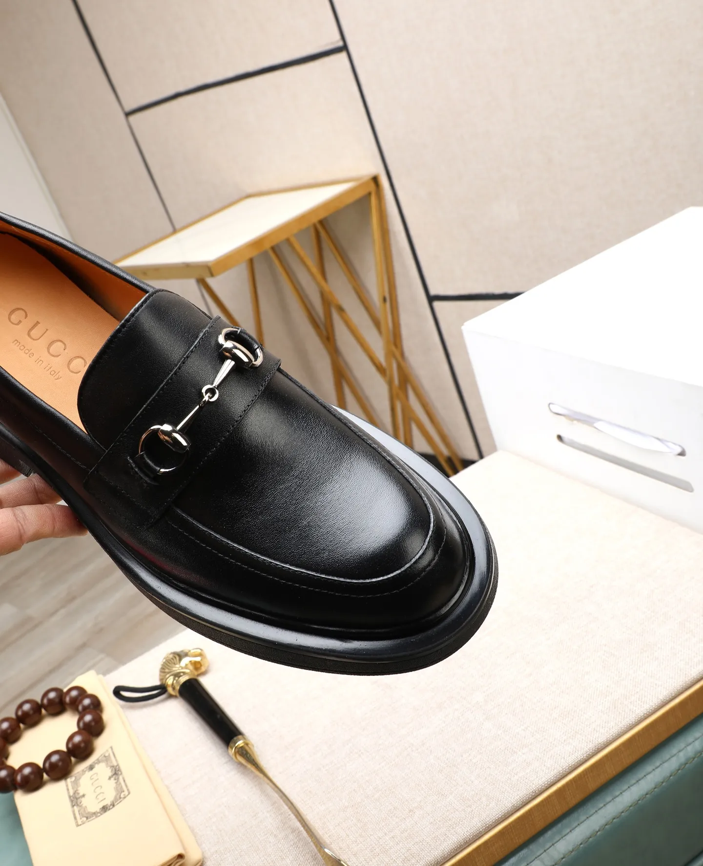 Men's shoes 💰520 (high-end, all cowhide) GUCCI high-end formal leather shoes, original imported fabrics from Italy, cowhide lining, original hardware. I believe you will be struck by it from the first moment you see it. The avant-garde atmosphere can no longer fully interpret its elegance. AAA grade rubber outsole, super comfortable. The original counter last guarantees its original version and quality. The simple upper ensures its comfort and breathability. A pair of truly good shoes has its own unique soul, famous quality, regular size 38-44 (45 customized)